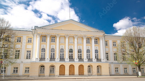 Фотография Yaroslavl, Russia: Provincial government offices of Regional Duma timelapse
