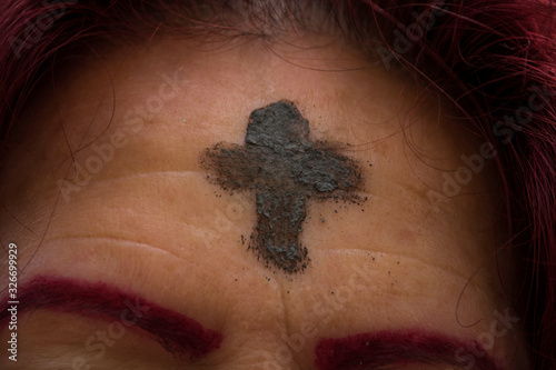 Slika na platnu Mature woman went to get ash for Lent Day or Ash Wednesday