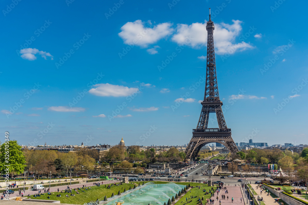 eiffel tower in paris