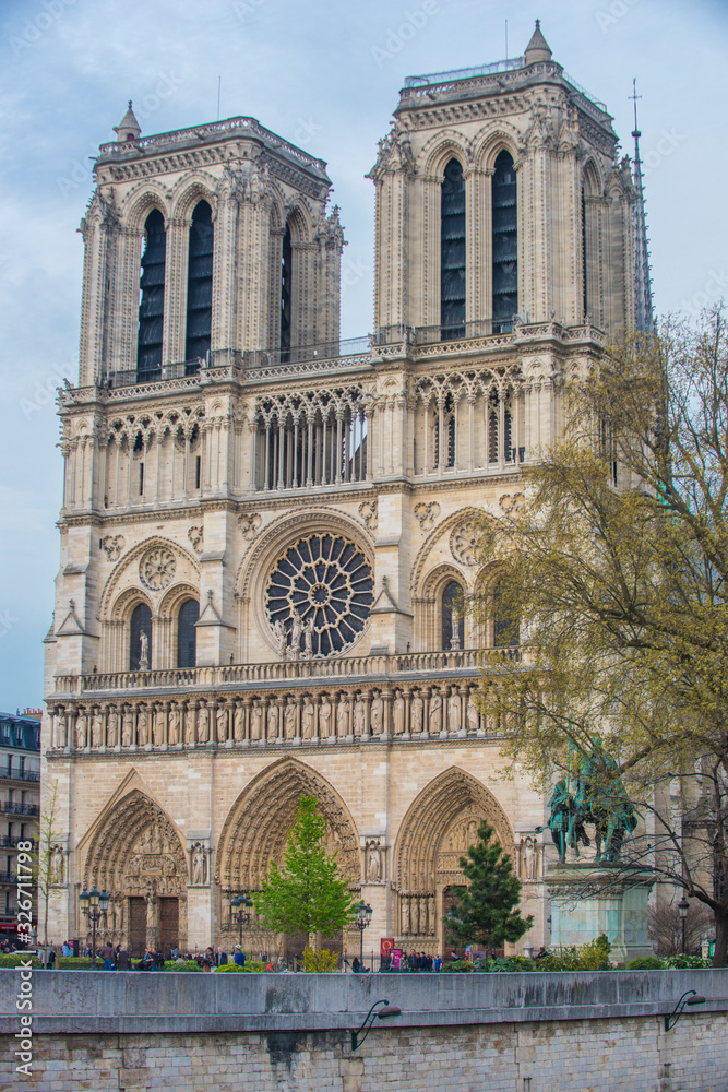Fototapeta premium notre dame in paris