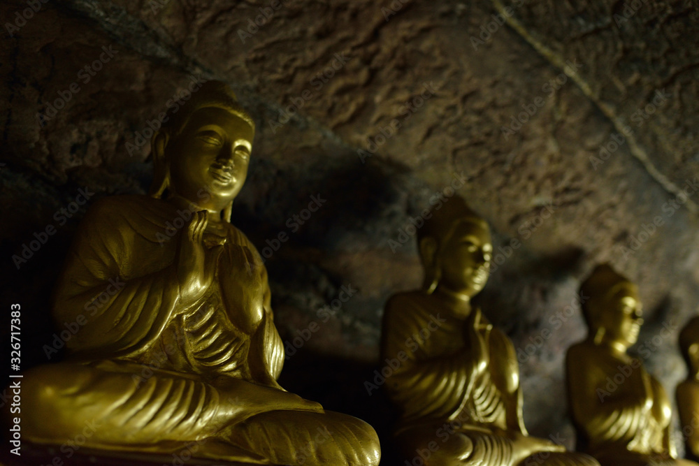 ミャンマーの仏像