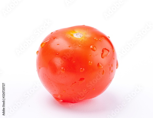 Pomidor z kropelkami wody