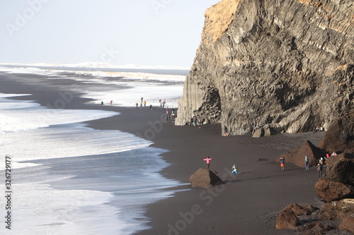 Fototapeta Naklejka Na Ścianę i Meble -  Czarna plaża w Vik, Islandia