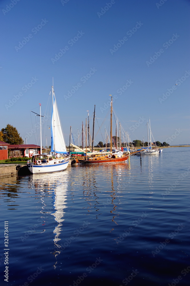 Wustrow, Hafen, Marina und Zeesboote