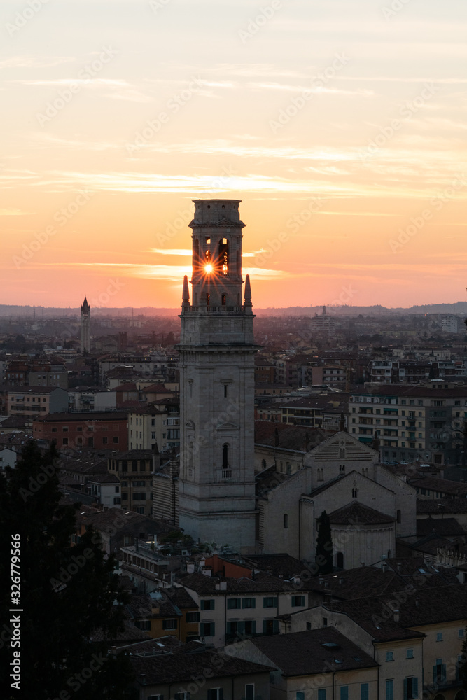 Turm im Sonnenuntergang - Verona, Italien
