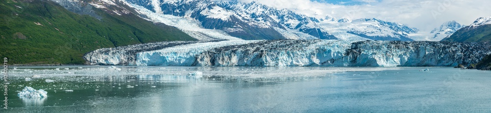 Obraz premium Cruising Around College Fjord