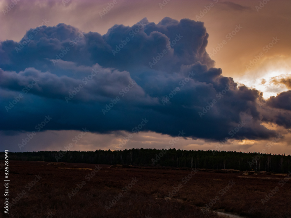 Obraz premium Zachmurzone niebo.