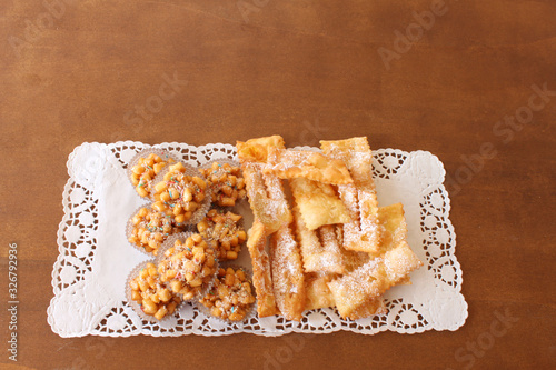 chiacchiere e struffoli di carnevale