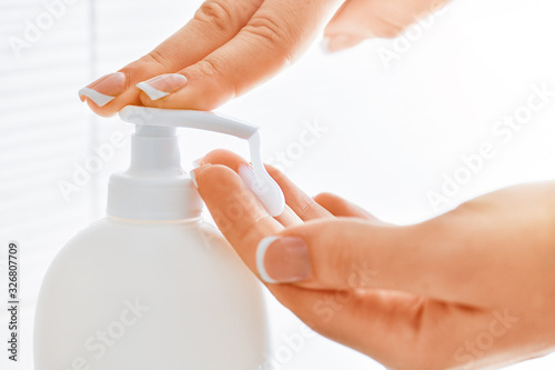 Fotografija A hand soap with pumping lotion from bottle