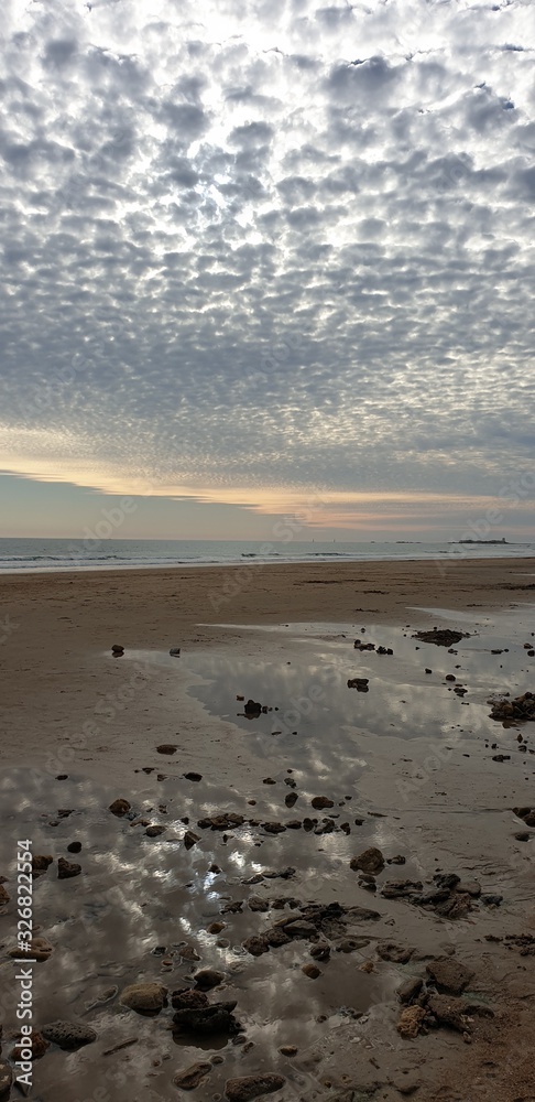 Coucher de soleil sur l'océan Chiclana nuages Coucher de soleil sur l'océan Chiclana nuages