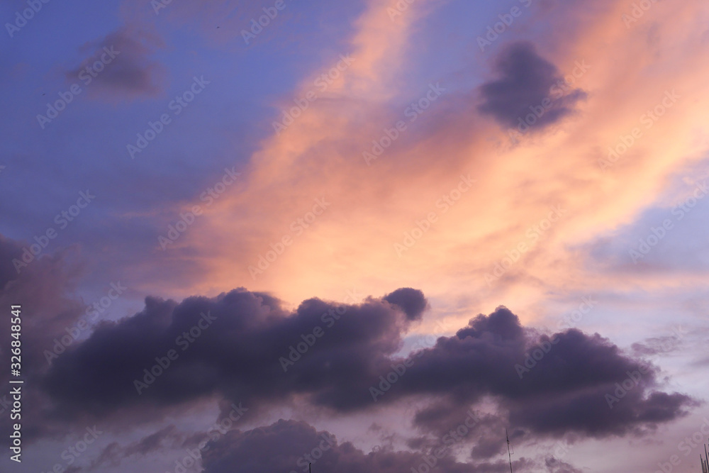 Obraz premium dramatic sunset sky with clouds and sun, close up