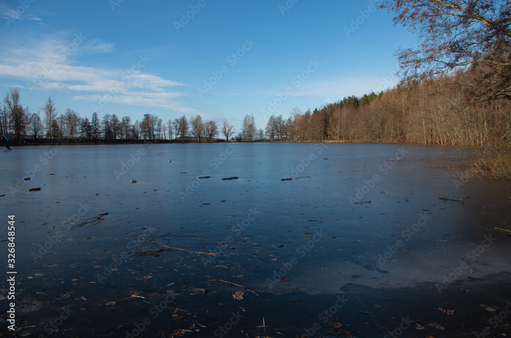 Fototapeta premium thin ice on the lake