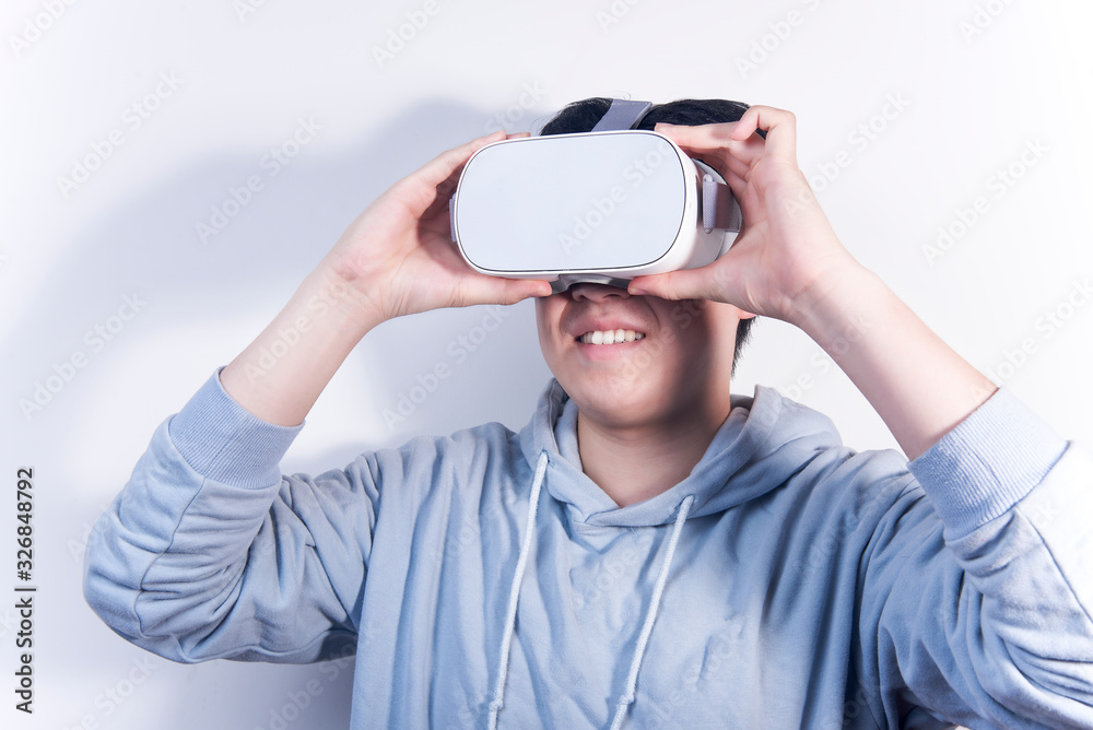 People who are using vr virtual reality and wearing glasses to watch the video People who are using vr virtual reality and wearing glasses to watch the video
