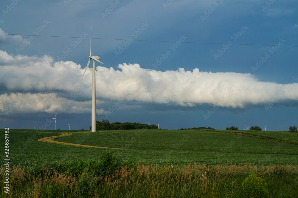 Obraz premium clouds and wind turbines