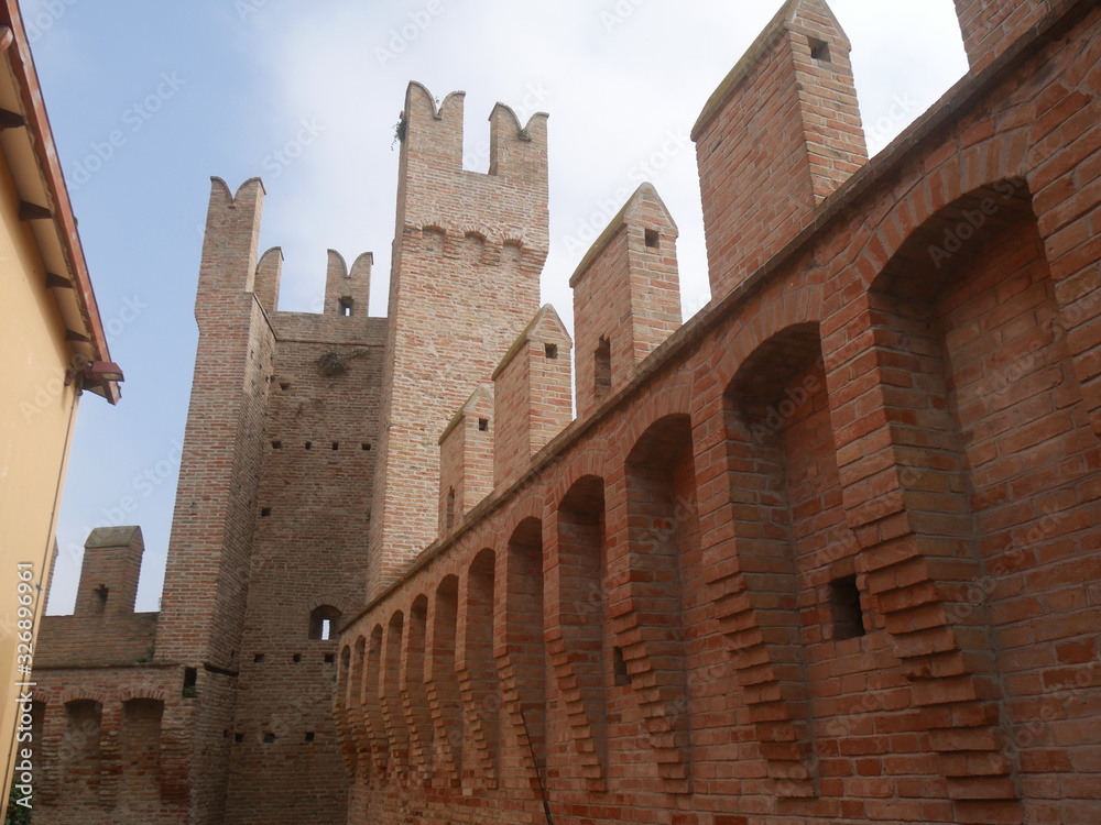 Internal walls with towers and laces around the village of Gradara with the walkway above.