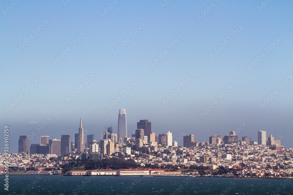 Fototapeta premium Beautiful view of San Francisco skyline at daytime with waterfront, California, USA