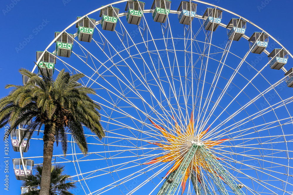 Fototapeta premium Colourful ferris wheel with a beautiful blue sku