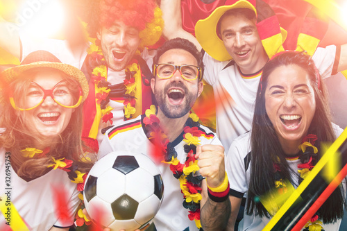 Konstfotografi Deutsche Fans feiern bei einem Fussball meisterschaft Sieg