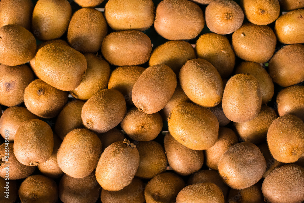 Lots of kiwi fruit, vitamin c, a larger amount of kiwis Lots of kiwi fruit, vitamin c, a larger amount of kiwis