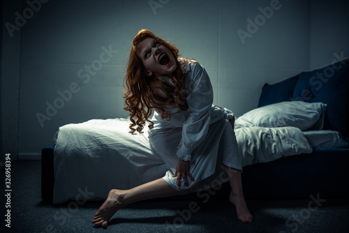Cuadro en lienzo demonic creepy girl in nightgown shouting in bedroom