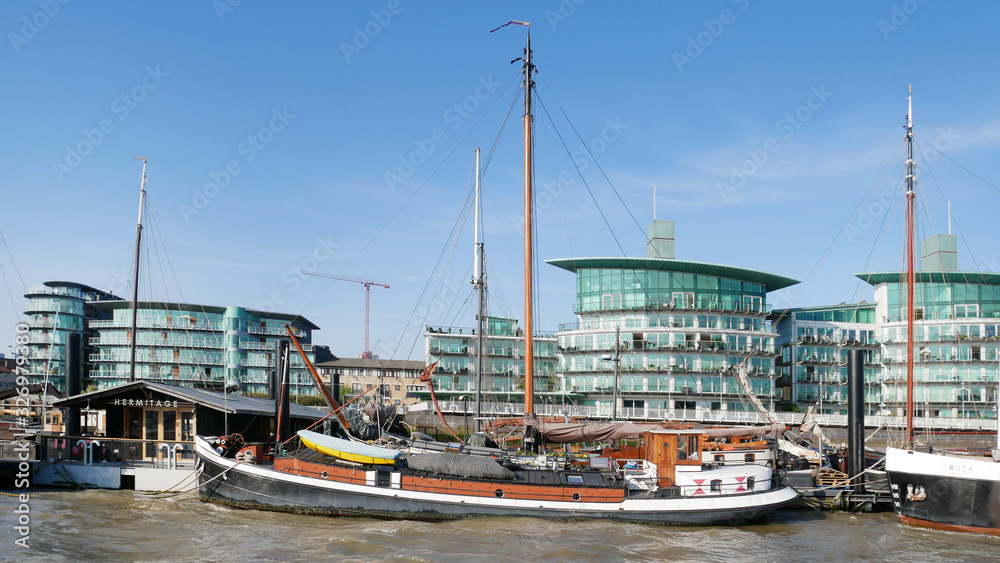 boats sailing on the Thames with buildings in the background
