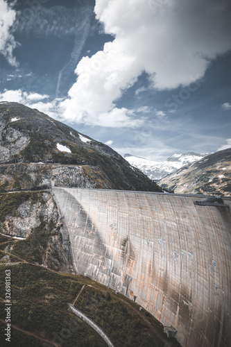 Kölnbreinsperre in Kärnten, Österreich, mit Airwalk photo