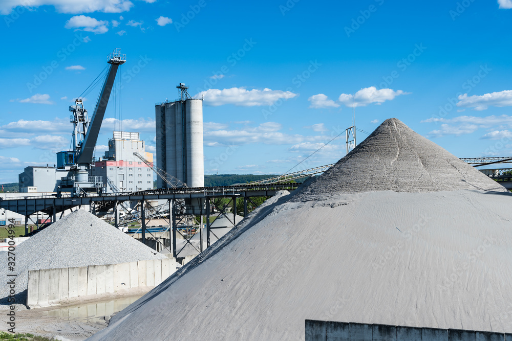 Obraz premium Sand- und Kiesvertrieb in Heilbronn