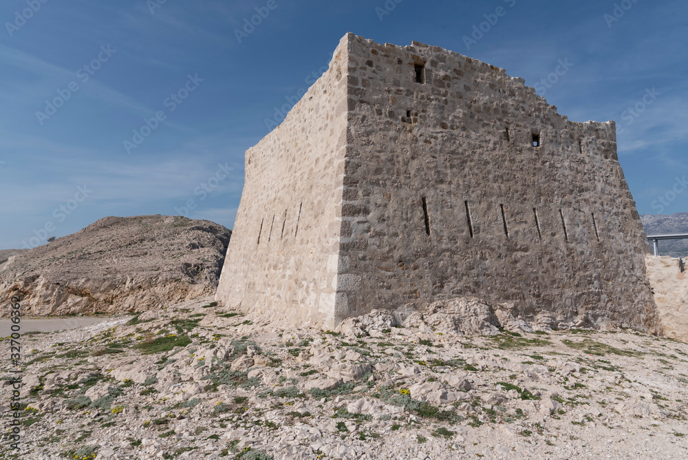 Ruine auf der Insel Pag