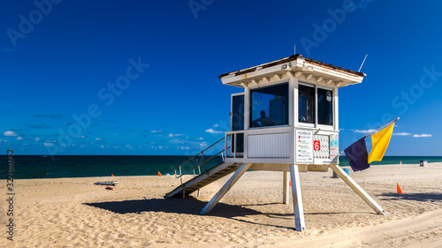 Fort Lauderdale Beach lifeguard tower in Florida © PIKSL