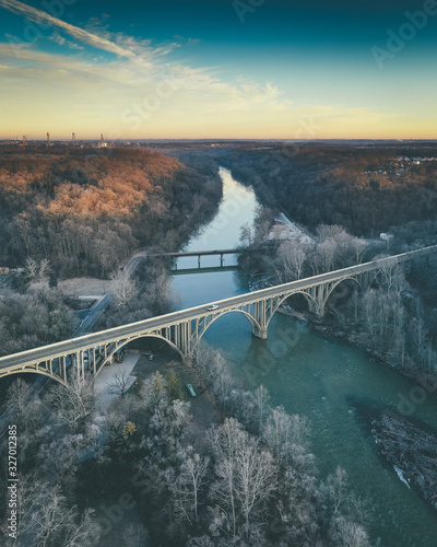 Canvas-taulu bridge over the river