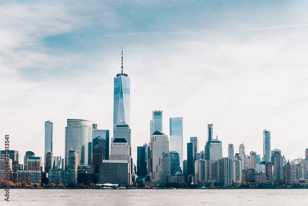 Obraz premium New York City skyline and Downtown Manhattan from Jersey City