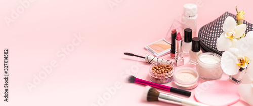 Fotografia Beauty background with facial cosmetic products