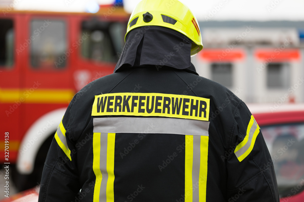 Symbolbild Feuerwehrmann Symbolbild Feuerwehrmann