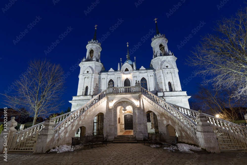 Obraz premium Night view of the Church of the Vladimir Icon of the Mother of God. Manor Bykovo. Moscow Region, Russia