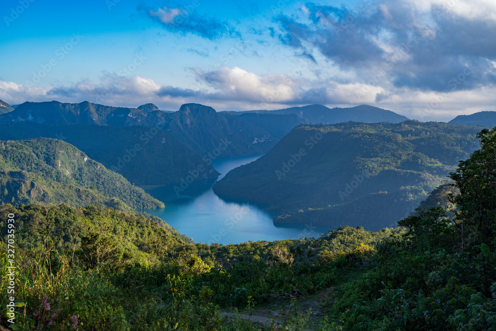 Laguna Brava o Yolnajab'. Se encuentra a 1142 metros sobre el nivel del mar,  tiene 3,8 km² de superficie; una de las lagunas exóticas en Nentón, Huehuetenango, Guatemala!
