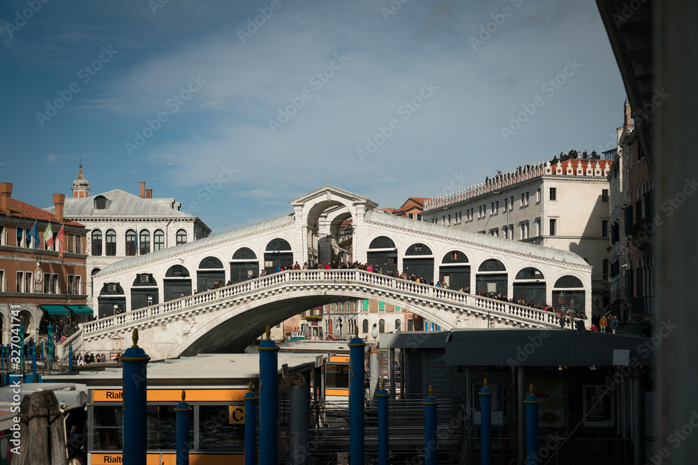 Naklejka premium Rialto Brücke in Venedig