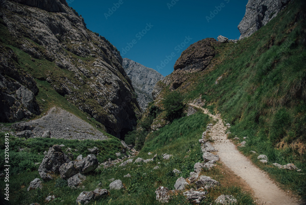 path through the mountains 