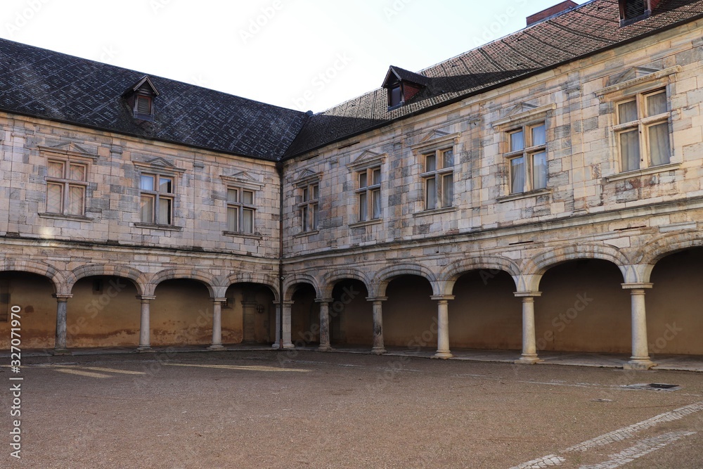 Le palais Granvelle abritant le musée du temps à Besançon vue de l'extérieur - ville de Besançon - Département du Doubs - Région Bourgogne Franche Comté - France