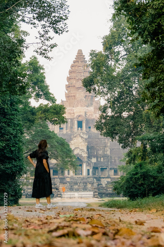 Angkor Wat temple (Angkor Wat) in Cambodia with girl 