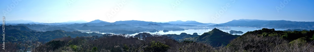 展望公園から見おろす雲海たなびく伊万里湾のパノラマ情景＠長崎