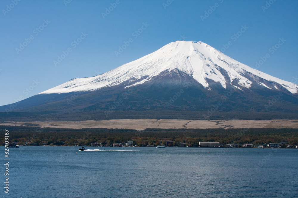 山中湖からみた富士