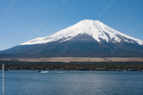 山中湖からみた富士