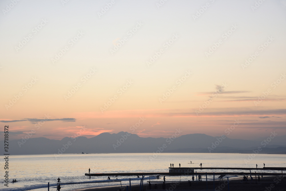 湘南江の島西浜の夕景