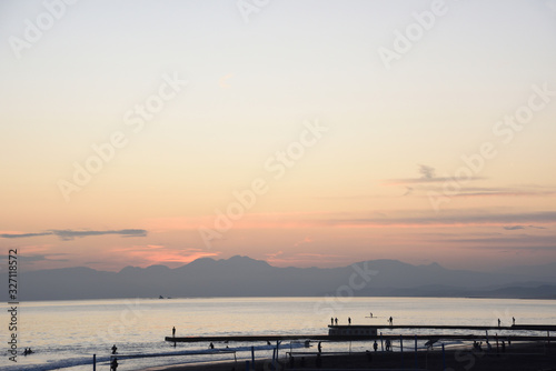湘南江の島西浜の夕景 © masyok