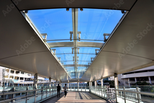 JR横浜駅北東口のベークオーターに繋がるデッキ