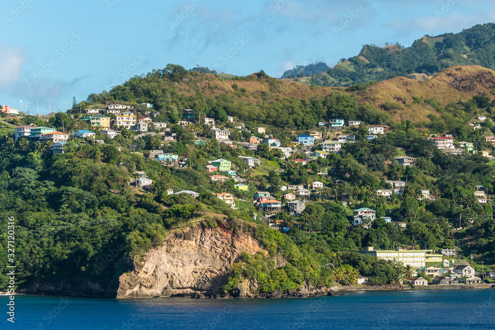 Φωτογραφία Coastline view with lots of living houses on the hill, Kingstown, Saint Vincent