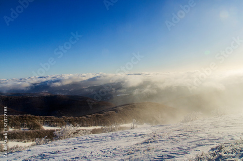 Zimowa panorama z połoniny Wetlińskiej Bieszczady © wedrownik52