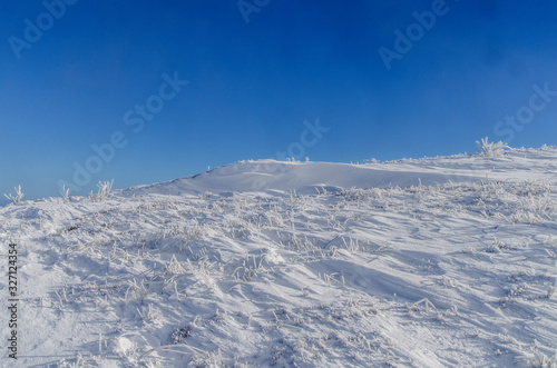 Połonina wetlińska Bieszczady w zimowej szacie 