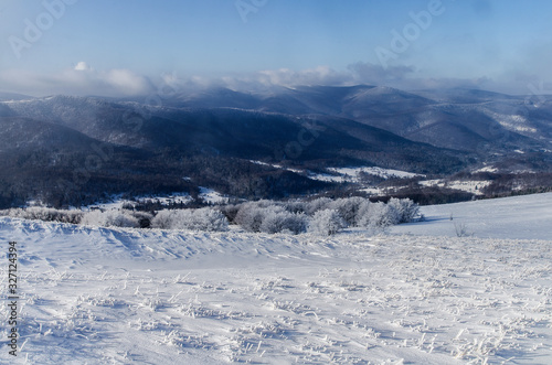 Fototapeta Naklejka Na Ścianę i Meble -  panorama z połoniny Wetlińskiej Bieszczady