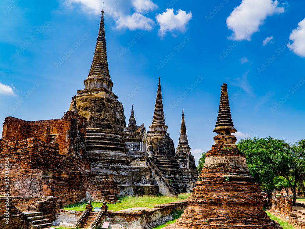 Fototapeta premium Stupas, pagodas and temples inside Wat Phra Si Sanphet - Ayutthaya Historical Park, Thailand